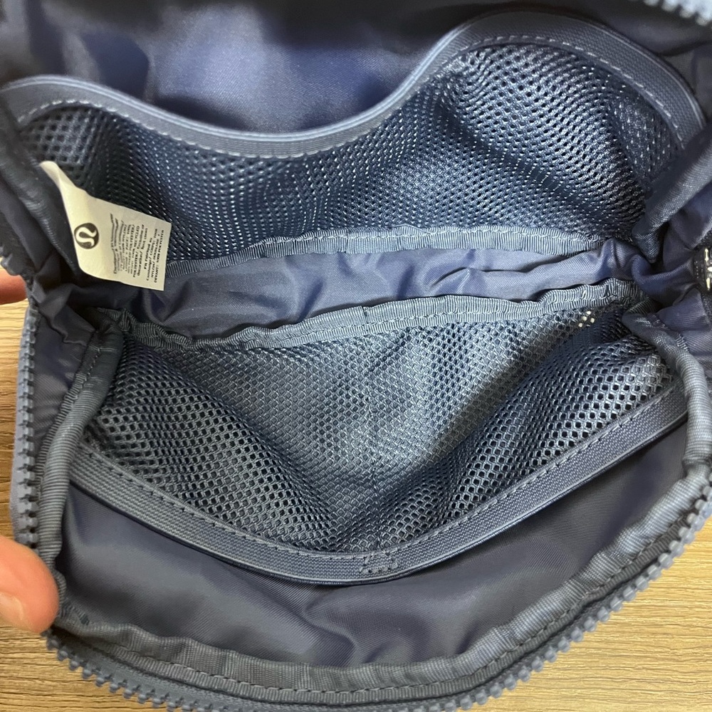 lululemon Everywhere Belt Bag Pitch Blue - Picture 9 of 9